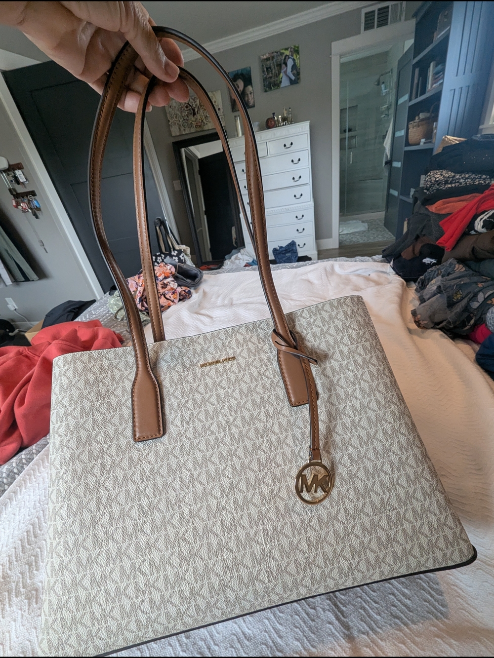 Michael Kors Jet Set Large Logo Tote in Vanilla/Acorn - Picture 3 of 10